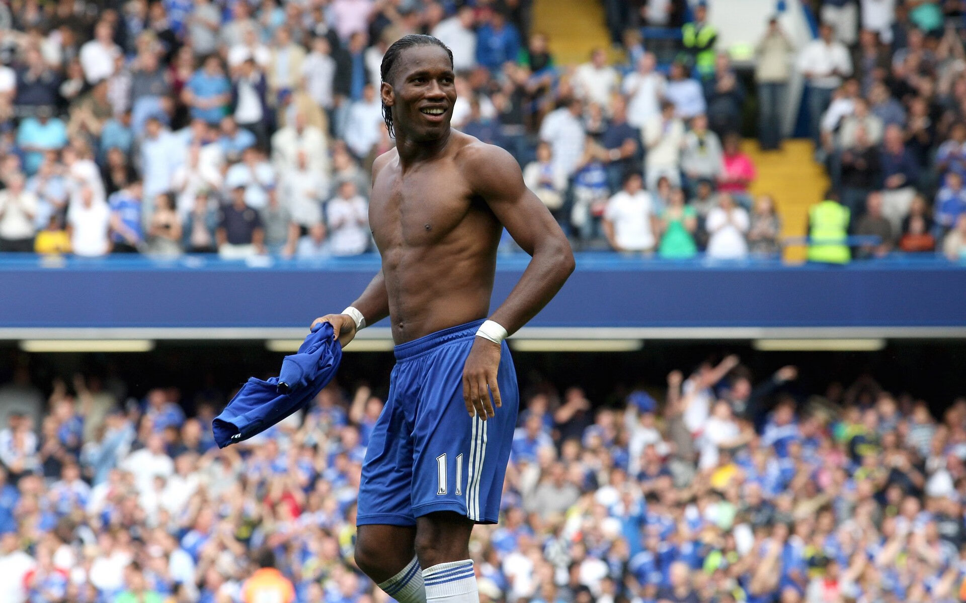 爱游戏官网-媒体评论：欧冠比赛中最具争议的判罚，欧冠犯规